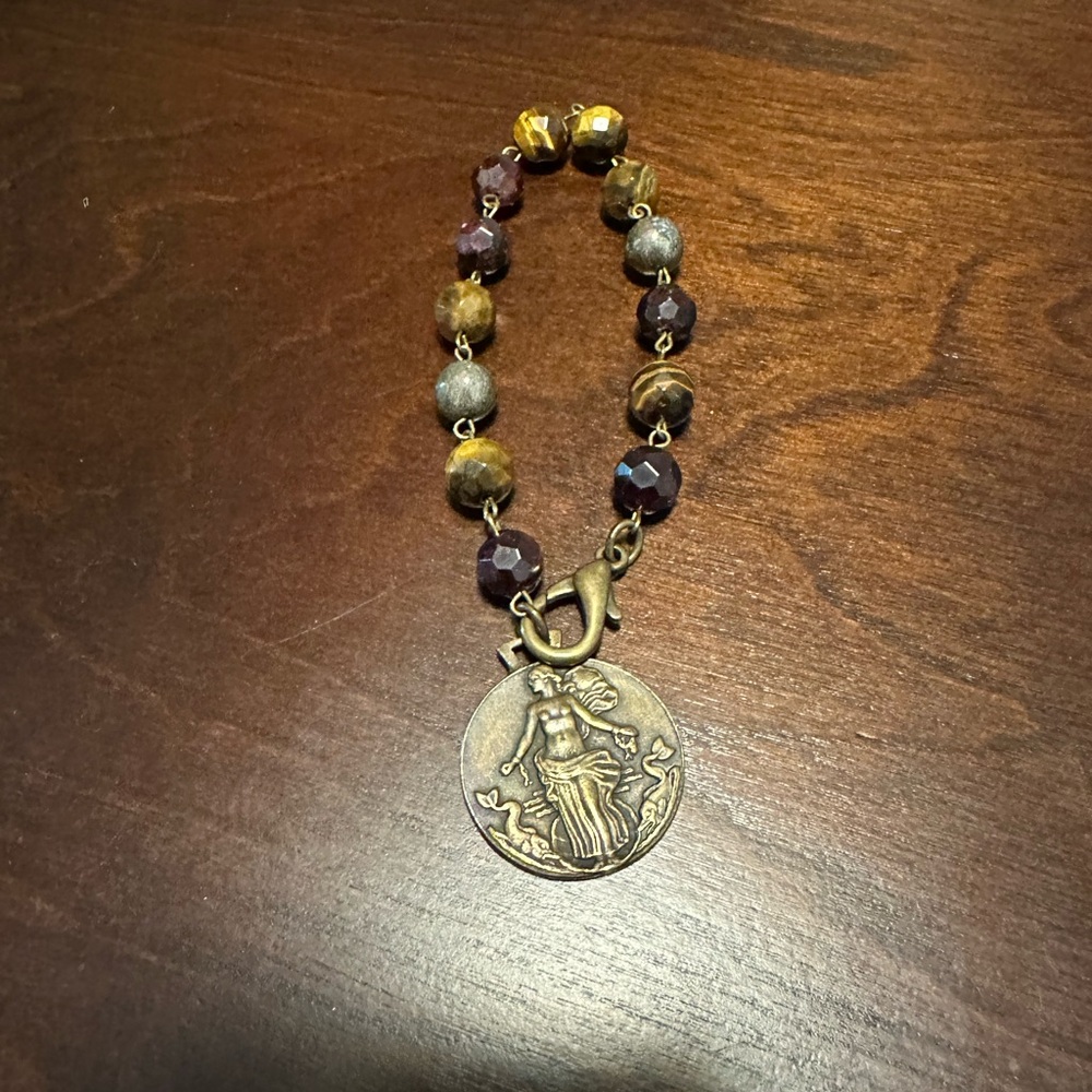 French Kande Elegant Beaded Bracelet with Bronze Charm